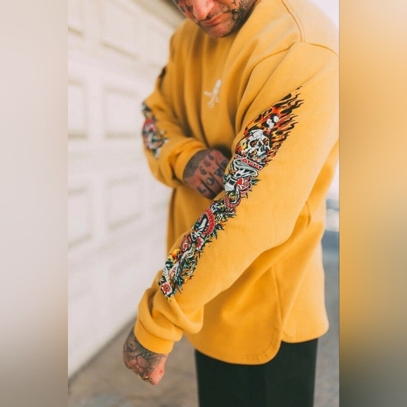 Sullen Art Collective Torched Tatoo Thermal Yellow Gold Sweatshirt Skulls Fire - Picture 13 of 13